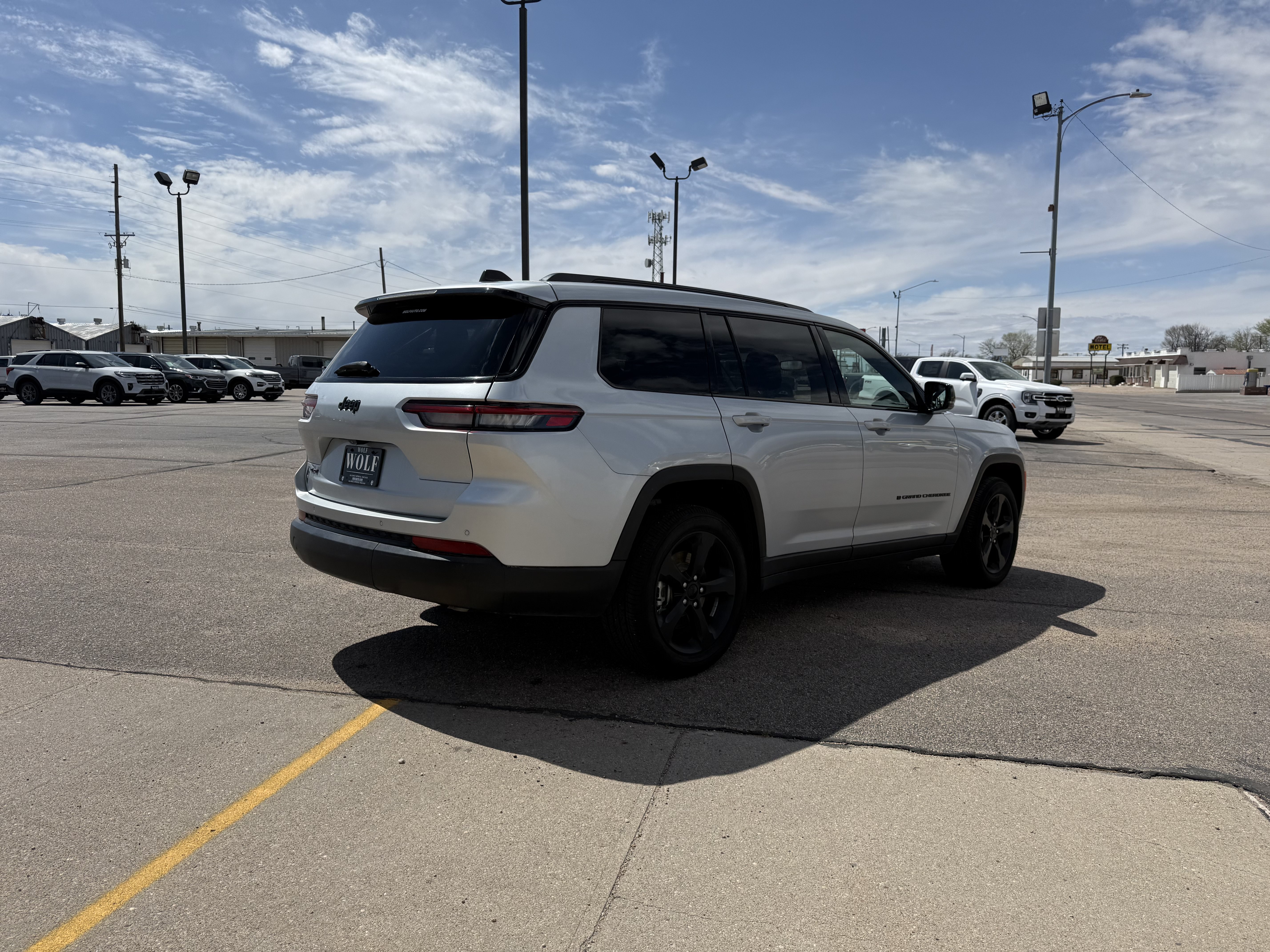 Used 2023 Jeep Grand Cherokee L Laredo AWD/4WD image 7