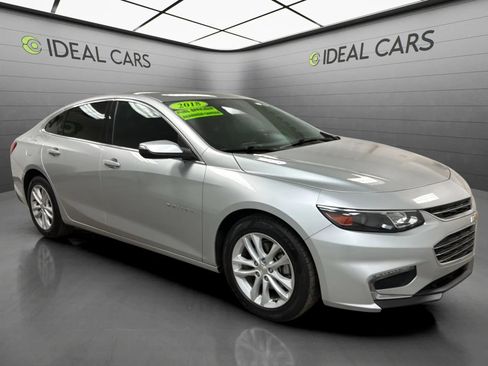 Used 2018 Chevrolet Malibu LT FWD image 3