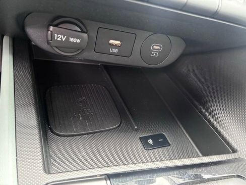 Used 2025 Hyundai Elantra Limited FWD image 32