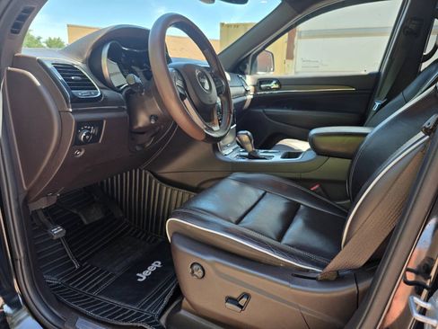 Used 2019 Jeep Grand Cherokee Overland RWD image 13