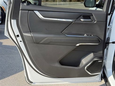 Used 2025 GMC Acadia Elevation image 34