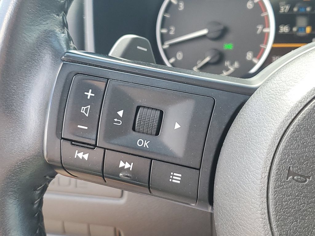 Used 2022 Nissan Rogue S AWD/4WD image 10