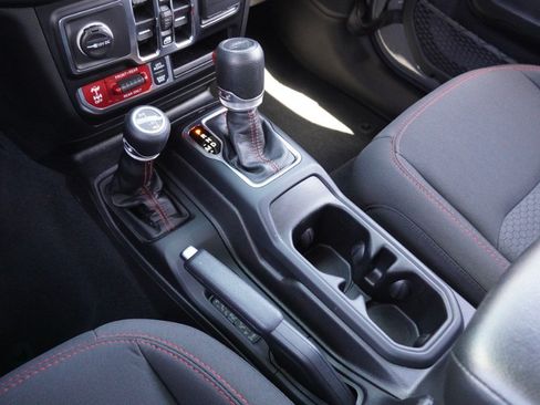 Used 2023 Jeep Gladiator Rubicon w/ Cold Weather Group AWD/4WD image 23