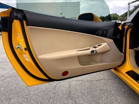 Used 2005 Chevrolet Corvette Coupe w/ Preferred Equipment Group RWD image 18