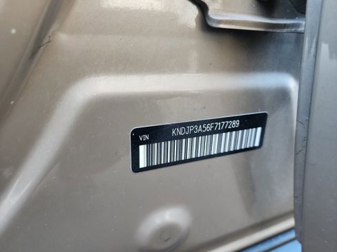 Used 2015 Kia Soul + image 25