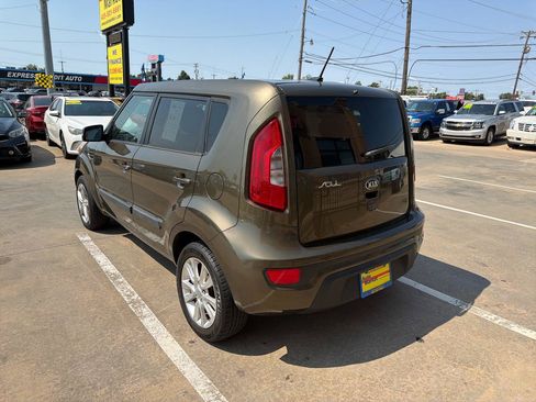 Used 2013 Kia Soul + w/ Audio Pkg FWD image 9