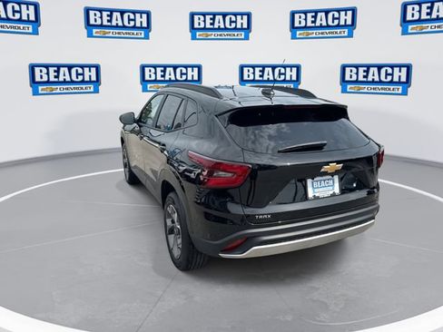 Used 2026 Chevrolet Trax LT FWD image 6