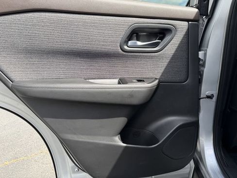 Used 2023 Nissan Rogue SV AWD/4WD image 25