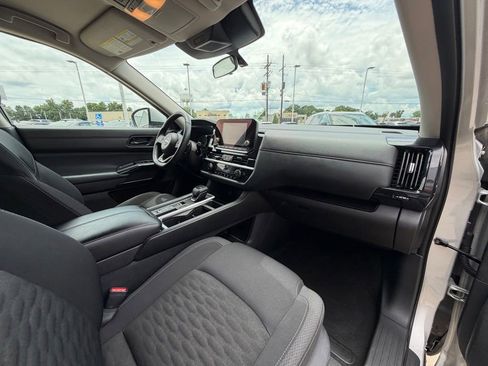 Used 2025 Nissan Pathfinder SV FWD image 29