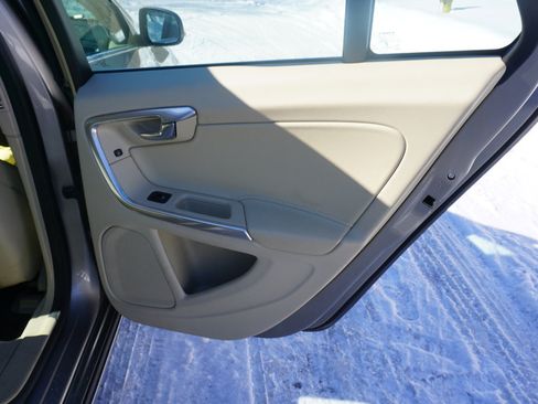 Used 2015 Volvo V60 T5 Premier w/ Convenience Package image 24