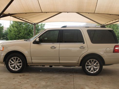 Used 2017 Ford Expedition Limited w/ Equipment Group 301A image 7