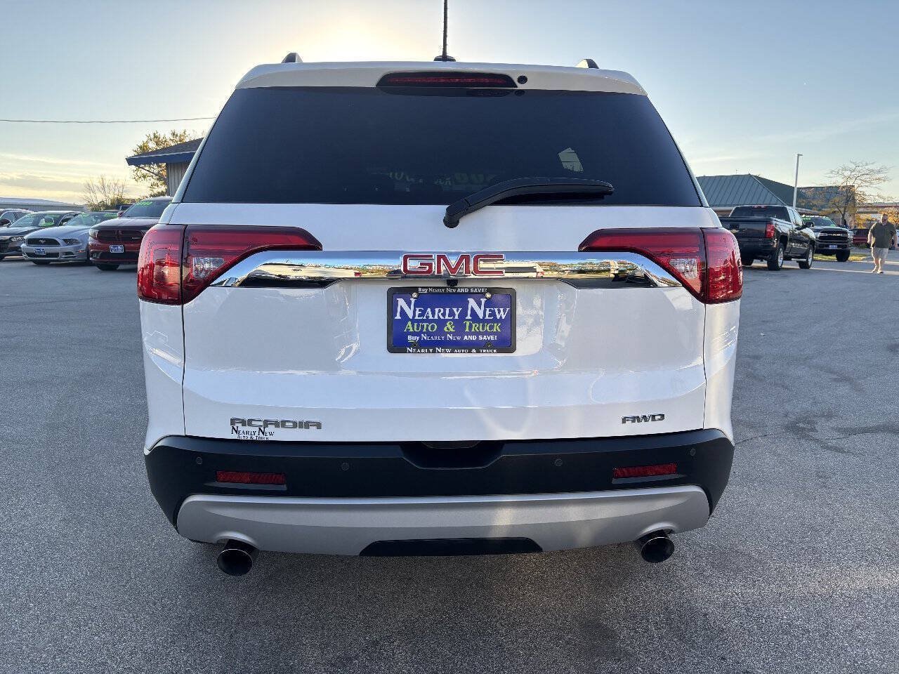 Used 2019 GMC Acadia SLE w/ Driver Alert Package I AWD/4WD image 4