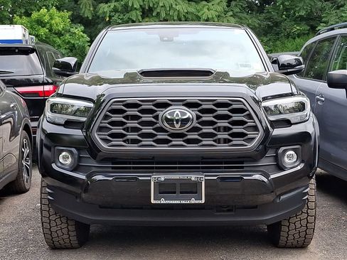 Used 2022 Toyota Tacoma TRD Sport w/ Technology Package AWD/4WD image 3