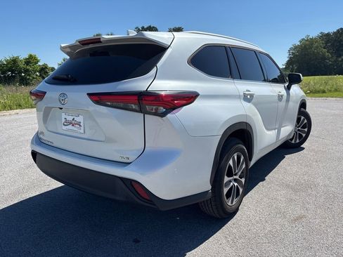 Used 2022 Toyota Highlander XLE FWD image 7