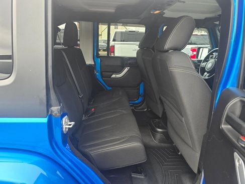 Used 2016 Jeep Wrangler Unlimited Sahara w/ Connectivity Group image 15