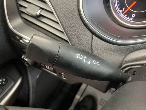 Used 2019 Jeep Cherokee Latitude Plus w/ Comfort/Convenience Group AWD/4WD image 37