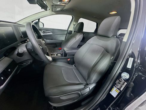 Used 2025 Kia Sportage LX image 13
