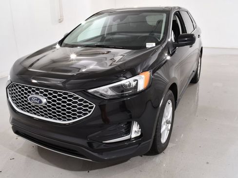 Used 2024 Ford Edge SEL w/ Convenience Package AWD/4WD image 2