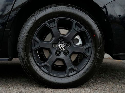 Used 2025 Toyota Sienna XLE Woodland Edition image 14