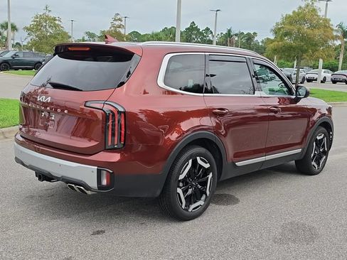 Certified 2024 Kia Telluride EX w/ EX Captain's Chair Package FWD image 4