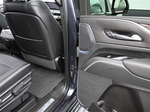 Used 2022 Cadillac Escalade Premium Luxury image 21