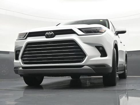 Used 2024 Toyota Grand Highlander AWD Hybrid image 31