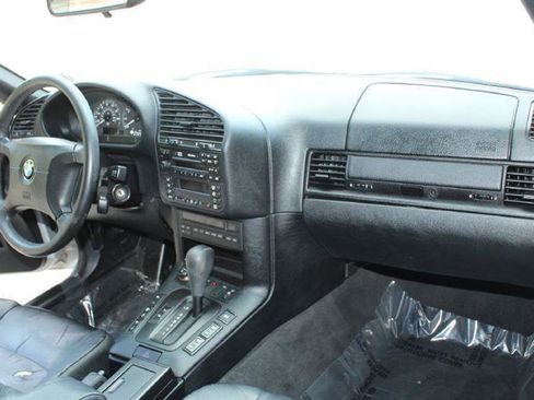 Used 1999 BMW 323i Convertible image 11