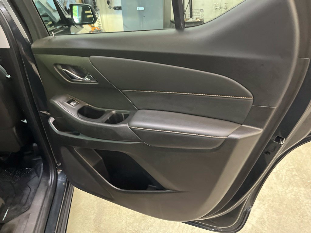 Used 2021 Chevrolet Traverse RS FWD image 33