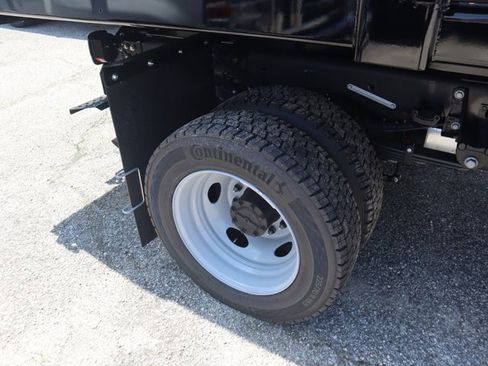 New 2025 Ford F550 4x4 Crew Cab image 16