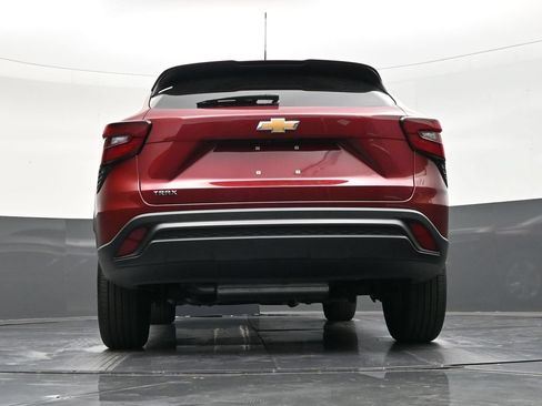 Used 2025 Chevrolet Trax LS FWD image 25