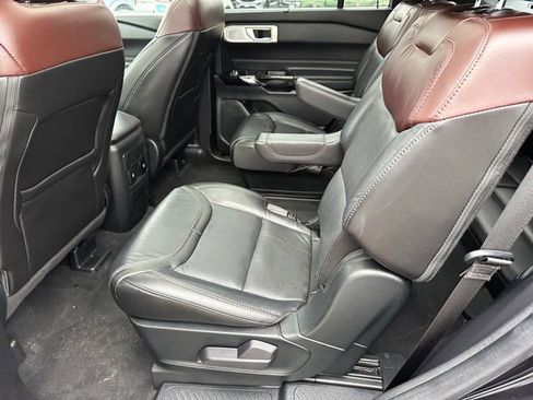 Used 2022 Ford Explorer Platinum w/ Technology Package image 17