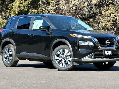 Used 2023 Nissan Rogue SV image 2