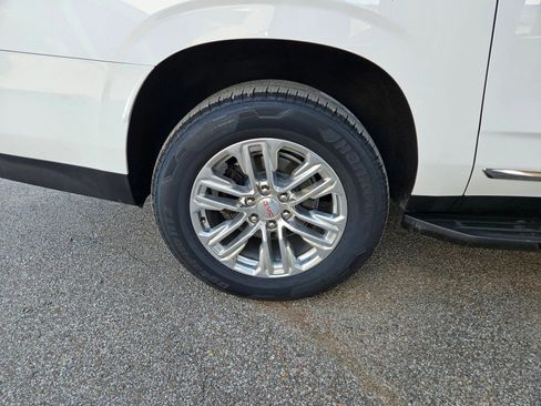 Used 2022 GMC Yukon XL SLT w/ SLT Premium Package image 31