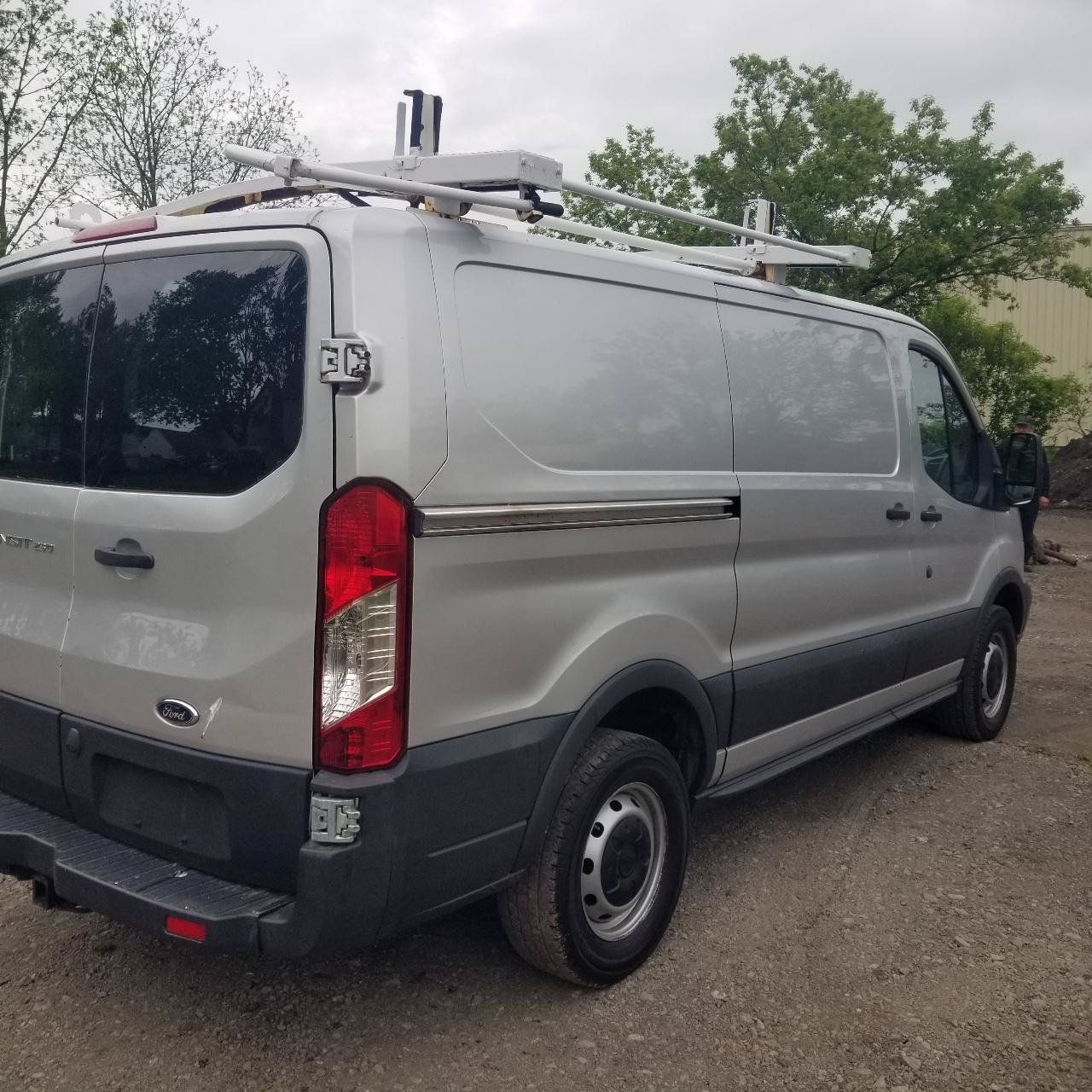 Used 2016 Ford Transit 250 130 Low Roof RWD image 5