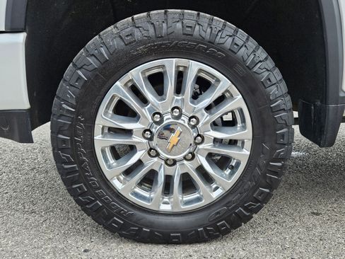 Used 2023 Chevrolet Silverado 2500 High Country image 11