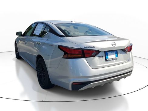 Used 2025 Nissan Altima 2.5 SV FWD image 4