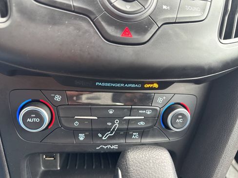Used 2018 Ford Focus SE FWD image 29