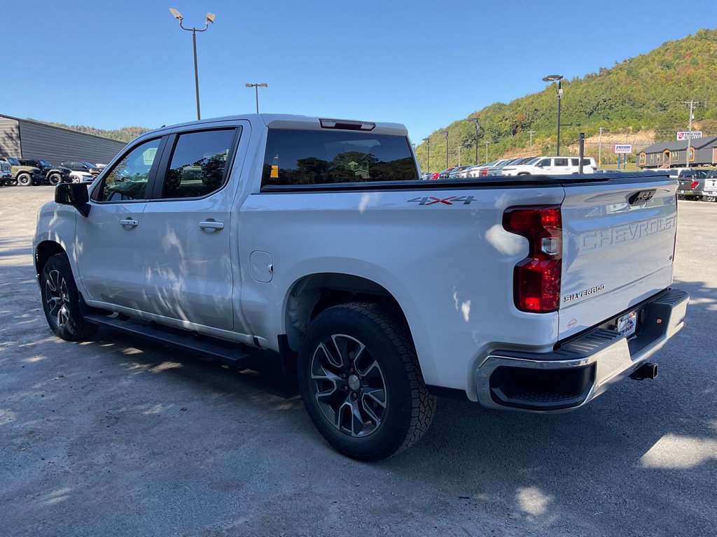Used 2024 Chevrolet Silverado 1500 LT AWD/4WD image 4