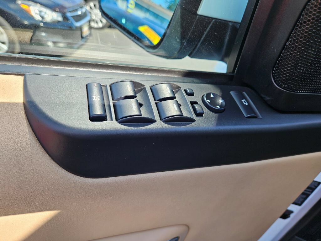 Used 2012 Land Rover Range Rover HSE AWD/4WD image 16