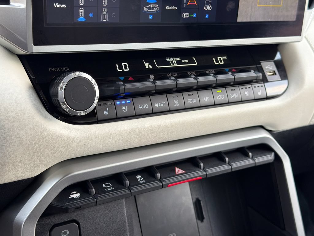 Used 2025 Toyota Sequoia Capstone AWD/4WD image 38