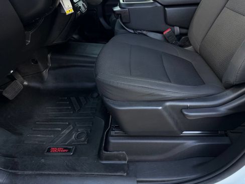 Used 2022 Chevrolet Silverado 2500 Custom w/ Custom Value Package AWD/4WD image 12