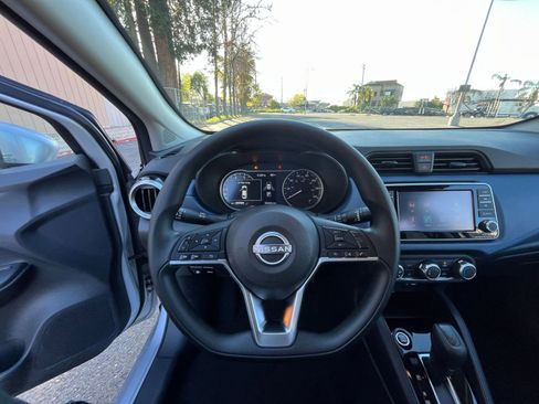 Used 2025 Nissan Versa SV image 32
