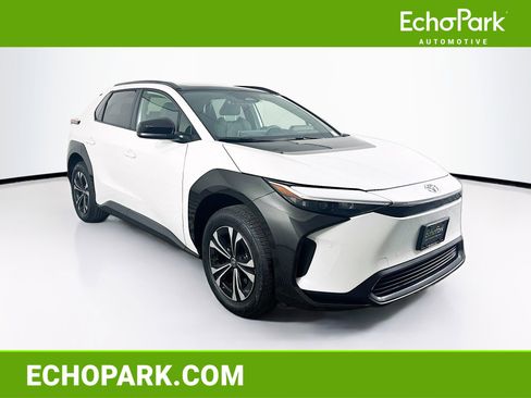 Used 2025 Toyota bZ4X FWD image 1