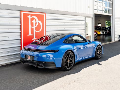 Used 2025 Porsche 911 Carrera RWD image 37