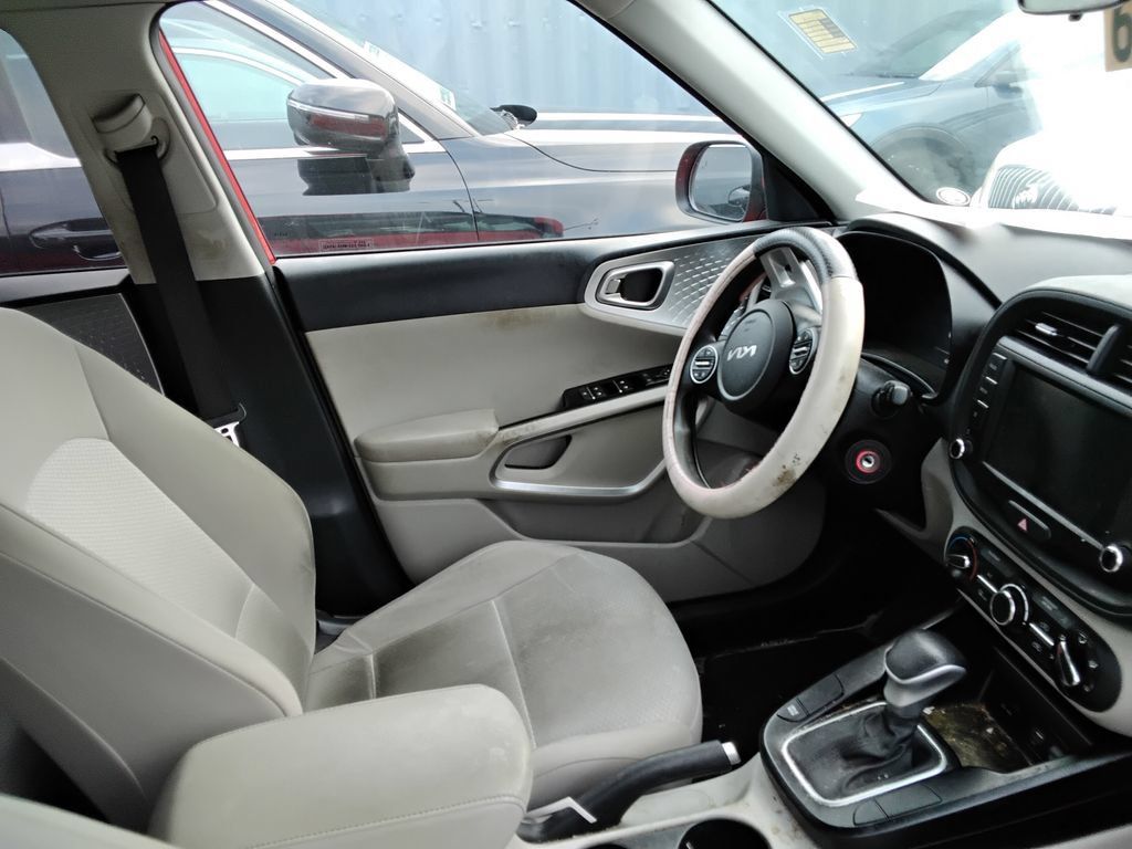 Used 2023 Kia Soul LX w/ LX Technology Package FWD image 9