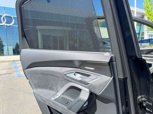 New 2025 Audi SQ5 Prestige image 25