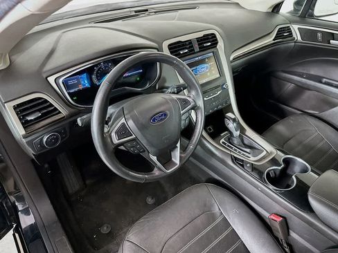 Used 2014 Ford Fusion SE w/ Equipment Group 502A FWD image 2