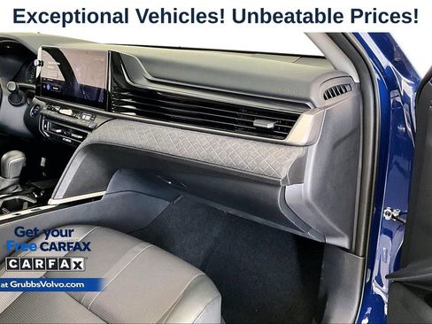 Used 2025 Toyota Camry XLE w/ Premium Plus Package FWD image 18