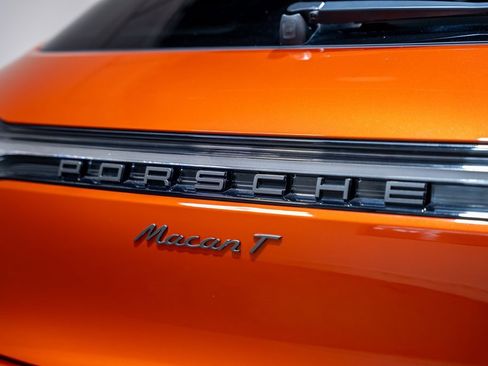 Used 2023 Porsche Macan T image 15