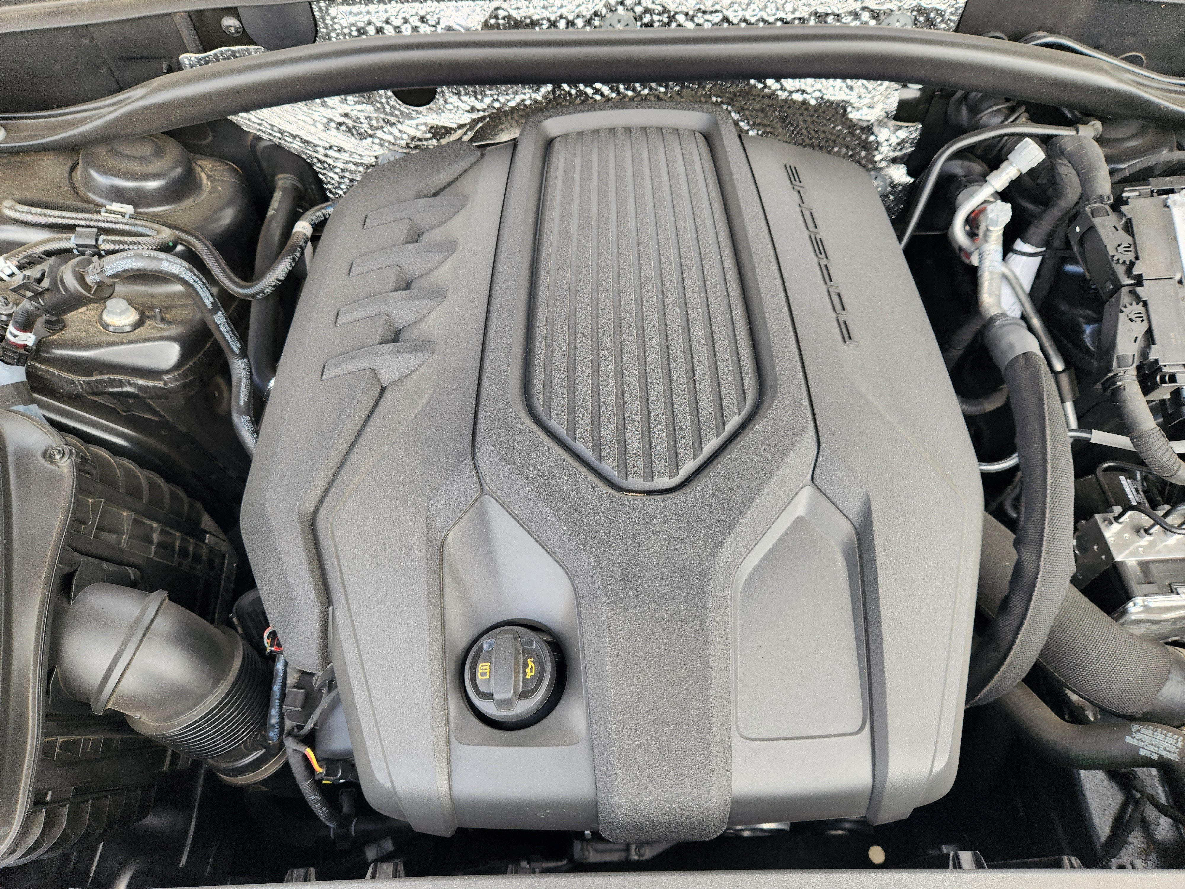 Certified 2026 Porsche Macan AWD/4WD image 32